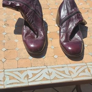 Zip up Italian high heel boots, Burgundy color